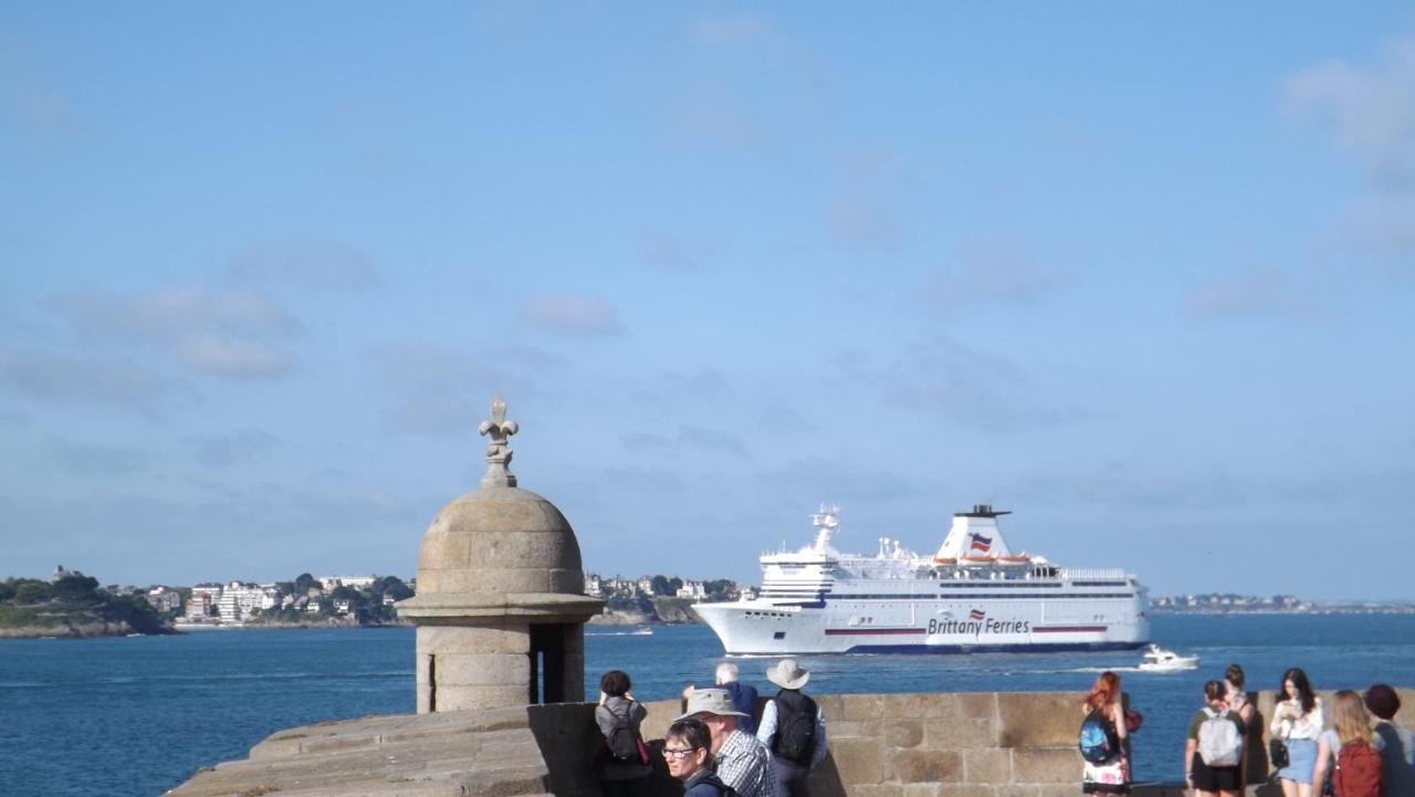 Appartement T2 ,Parking Prive,Terrasse, 10 Mns A Pieds De La Cite Corsaire Et Ses Plages Saint-Malo Exterior photo